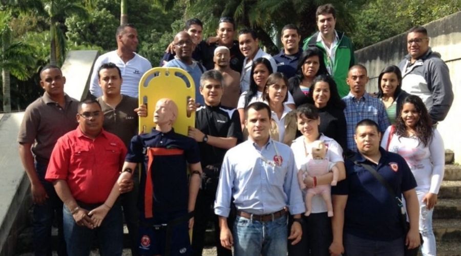 PAME: nuevos paramédicos egresados 7 PAME-proveedor-de-auxilio-medico-Venemergencia-Funindes-1