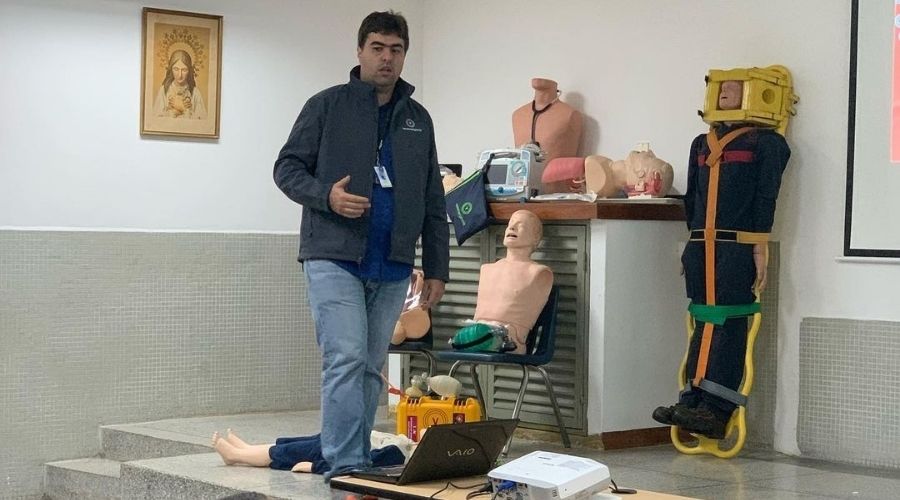 PAME: nuevos paramédicos egresados 4 PAME-proveedor-de-auxilio-medico-Venemergencia-Funindes-4